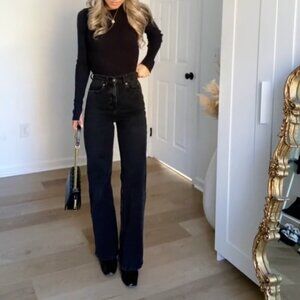 Abercrombie | 90s Straight Ultra High Rise Jeans in Washed‎ Black Size 28